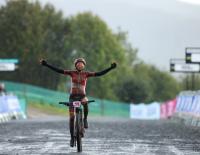 Mona Mitterwallner holt sich ihren 2. WM-Titel im MTB-Marathon!