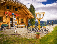 Zünftige Hüttengaude: Mit dem Bike hoch auf die Almen und zu den Hütten