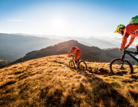 © Fotograf / TVB Kitzbuheler Alpen-Brixental / Mathäus Gartner / DER TRAUM VOM FLOW. Wer den für sich perfekten Trail findet, wird aus dem Grinsen nicht mehr herauskommen. Der Bikers höchstes Glück: Eine kleine Wegbeschreibung für die Suche nach dem perfekten Trail