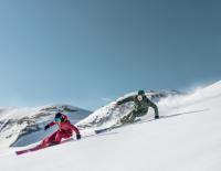 © Hersteller / Elan / Samo Vidic / Die Elan Primetime-Modelle heben das Carvingerlebnis auf eine neues Level. Carve out a good time: die PRIMETIME-Serie von ELAN