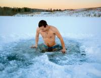 Vom Eisbad in die Sauna: SPORTaktiv Doc Robert Fritz über Kältekick und Wärmeanwendung