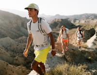 Leichter wandern, weniger schwitzen: neue Light Hiking-Kollektion von Jack Wolfskin für hochsommerliche Temperaturen