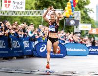 Beim Marathon der Olympischen Spiele in Paris 2024 vertritt Julia Mayer Österreichs Farben. Was sie antreibt, warum ihr Daten im Training wichtig sind und warum die beste Laufleistung aller Zeiten von einer Frau stammt –  das und mehr verriet sie uns im Vorfeld.