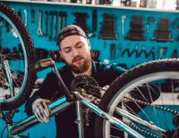 Bike-Werkstatt: Darf ich bei Kratzern oder Schäden am Rahmen selbst Hand anlegen?