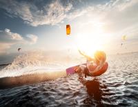 7 Wassersportarten, die man probiert haben muss