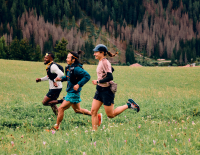 Dressed for Trail: Ein Blick auf Funktion und Optik von Trailrunning-Bekleidung