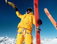 Leicht: Tourenski, Schuhe und Bindungen für aufstiegsorientierte Skitourengeher