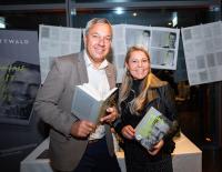 © Fotograf / Marc Stickler / Fritz Stobl mit seiner Frau Bettina bei der Präsentation von Felix Gottwalds neuem Buch 10 Fragen an Fritz Strobl: "Man hat nie ausgelernt."