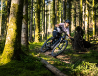 © Fotograf / Jérémie Reuiller Game On! Moustache E-Mountainbikes für Trail-Fans
