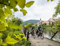 © Tourismusregion / Erlebnisregion Graz / Erwin Haiden / Gravelbiken in der „Erlebnisregion Graz“ ist vielseitig, ob durchs Hügelland, entlang von Flüssen – wie hier an der Mur in Frohnleiten – oder quer durchs offene Umland. Top 20 Gravel-Regionen im Alpenraum 2026