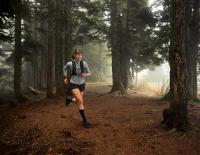 Zwei Laufwelten: GPS-Sportuhren zwischen Straßenlaufen und Trailrunning-Einsatz