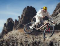 © Fotograf / Janik Steiner / Rider: Korbinian Engstler Der neue SEEKER von FIRST DEGREE: Ein Schuh. Jeder Trail. Keine Kompromisse.