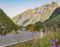© Fotograf / Patrick Säly / Herausfordernde Anstiege und lange, schnell zu fahrende Streckenabschnitte verlangten den Athlet:innen alles ab. Heimsiege beim Arlberg Giro 2026: Geiger dreht Damenrennen, Pammer triumphiert solo