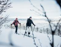Immer in der Wohlfühlzone - Hochwertige Skitourenbekleidung hält das Körperklima im Lot