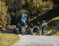 BUCKETRIDE Festival 2026: 148 Rider gemeinsam auf einem Trail