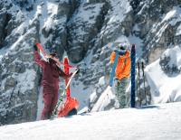 Unsichtbare Helden – Ein Blick auf Fell und Stock im Materialpaket für die Skitour