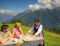 Unterwegs am Alpe-Adria-Trail - Etappe 5: Echte Begegnungsqualität mit Hüttenwirtin Pauline auf der Goldberghütte / Bild: Franz Gerdl