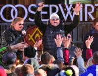 Und jetzt alle: Von Partykrachern, Skiopenings und Metalheads / Bild: Mooserwirt
