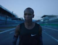 Rekordprojekt gescheitert: Kipchoge verpasst 2-Stunden-Marke im Marathon knapp / Bild: YouTube / laufen.de