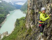 90 years of Dachstein: Ein Jubiläumsevent mit vielen FlyLights / Bild: www.dachsteinschuhe.com / Veranstalter