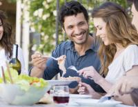 Food Coma: Was passiert, wenn man sich überisst? / Bild: iStock