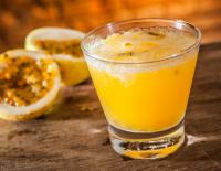 Rezepttipp für den Sommer: Maracuja-Cocktail / Bild: iStock / ElvisFernandes85
