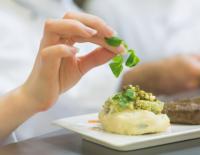 So wird das Mittagessen am Arbeitsplatz zum Hit / Bild: iStock / Wavebreakmedia © So wird das Mittagessen am Arbeitsplatz zum Hit / Bild: iStock / Wavebreakmedia So wird das Mittagessen am Arbeitsplatz zum Hit / Bild: iStock / Wavebreakmedia