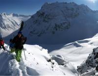 Von Freeridern für Freerider: Verbessere deine Skills bei den risk'n'fun-Ausbildungstagen / Bild: Heli Düringer