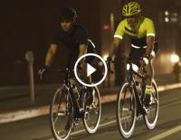 Nach diesem Video wirst nie wieder ohne Reflektoren fahren / Bild: Trek Bicycle / YouTube