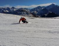 Skifahrer am Berg / Bild: pixabay / mitjamikol