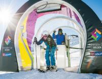 Three, two, one – start! Bei den Skimovie-Strecken herrscht ein Feeling fast wie bei Weltcuprennen.  Automatische Kameras verfolgen deinen Lauf und zeichnen ihn auf. / Bild: Adrenalin Cup Sölden / Rudi Wyhlidal
