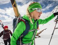 Hybrid ist Trumpf: Ein Ausblick auf die Skitourenmode 2016/17 / Bild: Vaude / Moritz Attenberger