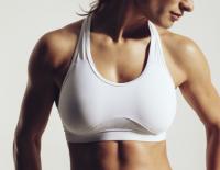 Für ein ständiges Auf und Ab: Was der Sport-BH alles können muss / Bild: iStock / Jacob Ammentorp Lund
