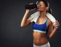 Die ÖGSE klärt auf: Trends und Mythen der Sporternährung / Bild: iStock / djiledesign © Die ÖGSE klärt auf: Trends und Mythen der Sporternährung / Bild: iStock / djiledesign Die ÖGSE klärt auf: Trends und Mythen der Sporternährung / Bild: iStock / djiledesign