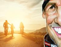 Fit mit Sumi: Urlaub mit oder ohne Sport? / Bild: iStock / Solovyova // Karikatur: Petar Pismestrovic