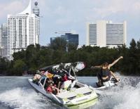 Surf in the City: Wakesurfen auf der Donau