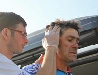 Russia Coast to Coast, Tag 17: Wolfgang Fasching sitzt nach Salto wieder im Sattel / Bild: Gregor Hartl