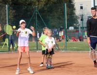 Thiem und Kids / Talente beim Tennis / Bild: Gepa