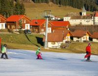 Hohes Verletzungsrisiko bei wenig Schnee: Risikobewusstes Verhalten auf Pisten ist unbedingt erforderlich / Bild: Naturfreunde Österreich / Martin Edlinger
