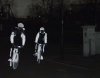 Sicherheit zum Sprühen: Dieses Spray macht Biker sichtbar / Bild: Volvo LifePaint / YouTube