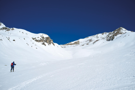 Früh auf Tour: Was es braucht, damit Skitouren im Dezember und Jänner cool werden