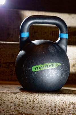 Fit mit Kettlebell: 6 Übungen für ein effizientes Training bei knappem Zeitbudget