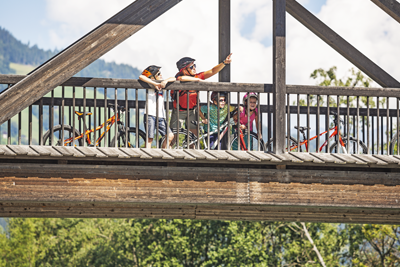 Magische Zeit am Bike: Wie Familien-Radtouren Kinder begeistern