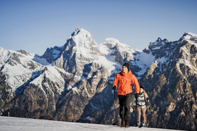 Der Einstieg zum Aufstieg: Wie und wo der Start ins Skitourengehen am sichersten gelingt