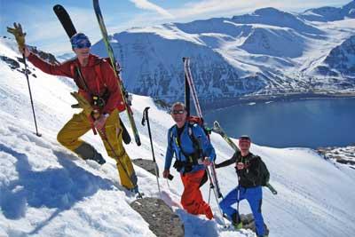 Vorausdenker ­gesucht: Tipps für mehr Sicherheit bei Aufstieg und Abfahrt im freien Skiraum
