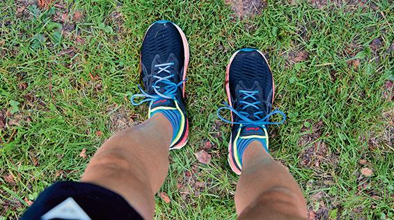 Ausprobiert RUN: brachialer Laufschuh, ein Trailstock, luftiges Strick-Outfit