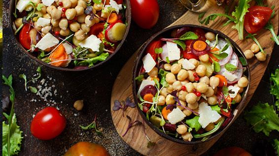 Es grünt: Hier kommen 5 leckere Salatrezepte für dich