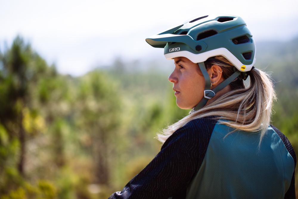 Der Giro Source MIPS® Bikehelm bietet Schutz, Style und Komfort