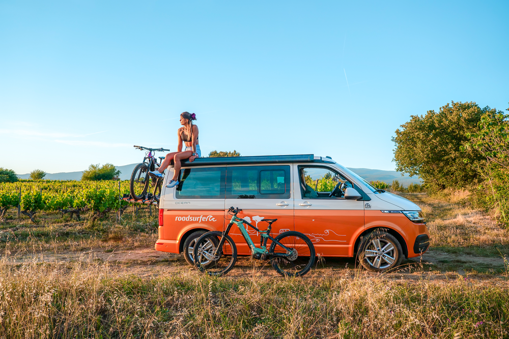 Roadtrip im Campervan: Erlebe Abenteuer direkt vor der Tür mit roadsurfer