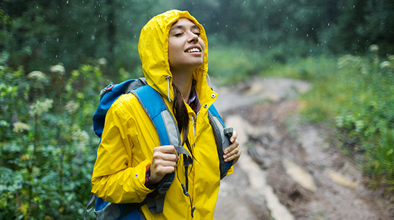 6 Gründe, warum Wandern bei Regen Spaß macht